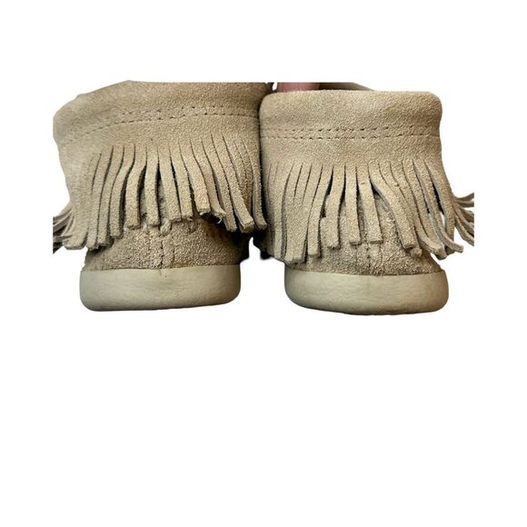Minnetonka Light Tan Venice Perforated Fringe Bootie Size 7 - Picture 8 of 13